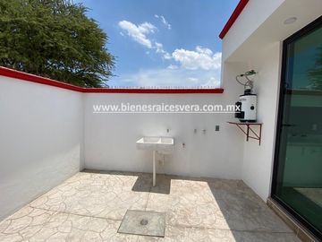CASA EN VENTA EN TEQUISQUIAPAN BORDO BLANCO. Marga
