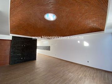 CASA EN VENTA EN TEQUISQUIAPAN BORDO BLANCO. Marga