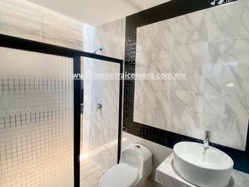 CASA EN VENTA EN TEQUISQUIAPAN BORDO BLANCO. Marga