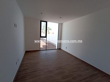 CASA EN VENTA EN TEQUISQUIAPAN  BORDO BLANCO. OLGA