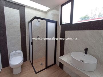 CASA EN VENTA EN TEQUISQUIAPAN  BORDO BLANCO. OLGA