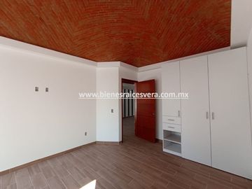 CASA EN VENTA EN TEQUISQUIAPAN  BORDO BLANCO. OLGA