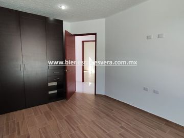 CASA EN VENTA EN TEQUISQUIAPAN BORDO BLANCO. Elsa