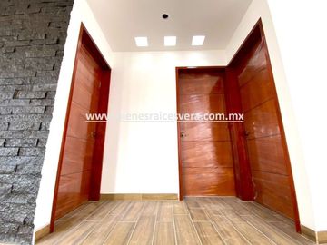 CASA EN VENTA EN TEQUISQUIAPAN BORDO BLANCO. Elsa