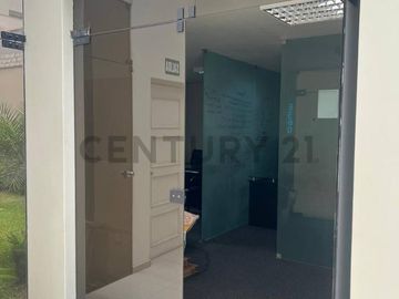 OFICINA 45 m2 en alquiler en SAN ISIDRO