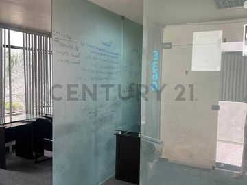 OFICINA 45 m2 en alquiler en SAN ISIDRO