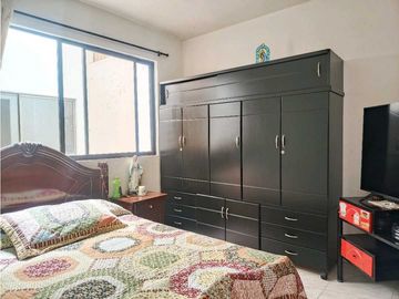 SE VENDE Casa Bifamiliar de 3 Niveles en La Nueva Floresta / JV
