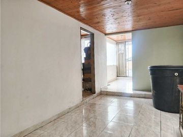 SE VENDE Casa Bifamiliar de 3 Niveles en La Nueva Floresta / JV