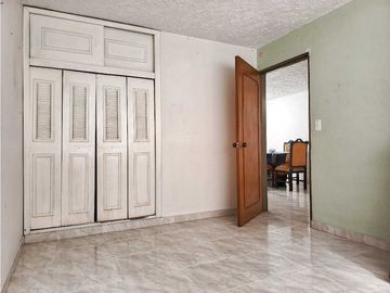 SE VENDE Casa Bifamiliar de 3 Niveles en La Nueva Floresta / JV