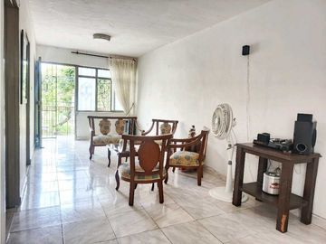 SE VENDE Casa Bifamiliar de 3 Niveles en La Nueva Floresta / JV