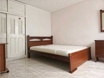 SE VENDE Casa Bifamiliar de 3 Niveles en La Nueva Floresta / JV