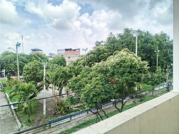 SE VENDE Casa Bifamiliar de 3 Niveles en La Nueva Floresta / JV