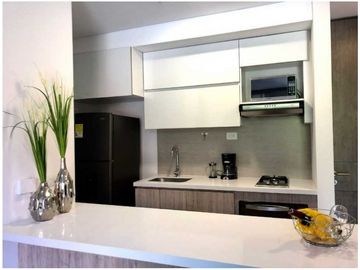 Apartasuite AIRBNB en el Poblado 70 M2, 2 alcobas, 2 baños y balcón