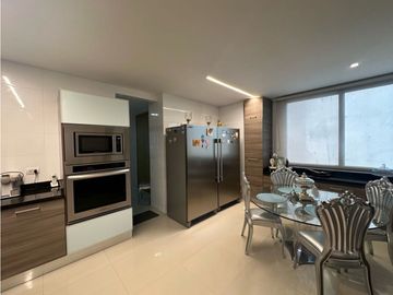 ELEGANTE Y EXCLUSIVO APARTAMENTO EN VENTA EN BARRIO EL GOLF