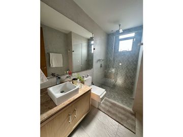ELEGANTE Y EXCLUSIVO APARTAMENTO EN VENTA EN BARRIO EL GOLF