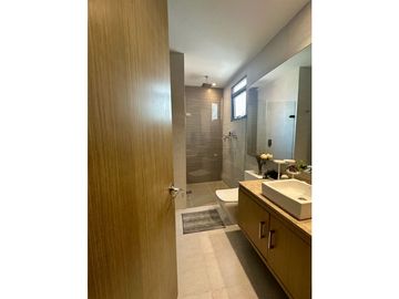 ELEGANTE Y EXCLUSIVO APARTAMENTO EN VENTA EN BARRIO EL GOLF