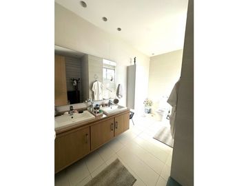 ELEGANTE Y EXCLUSIVO APARTAMENTO EN VENTA EN BARRIO EL GOLF
