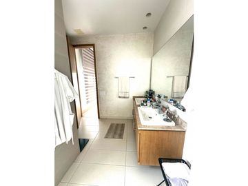 ELEGANTE Y EXCLUSIVO APARTAMENTO EN VENTA EN BARRIO EL GOLF