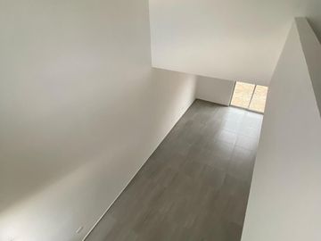 Casa con Doble Altura y Espacios Amplios – Oportunidad para Crecerla en el Futur