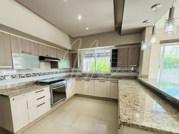 Casa en Venta en Cancun, Residencial Palmaris