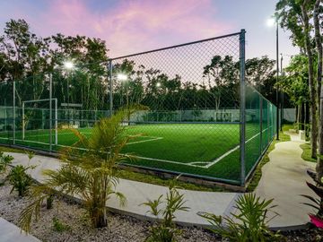 En venta: Casa Moderna en Residencial Valenia, Playa del Carmen