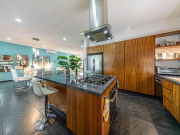 En venta: Casa Moderna en Residencial Valenia, Playa del Carmen
