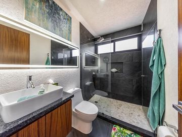 En venta: Casa Moderna en Residencial Valenia, Playa del Carmen
