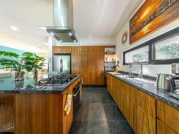 En venta: Casa Moderna en Residencial Valenia, Playa del Carmen