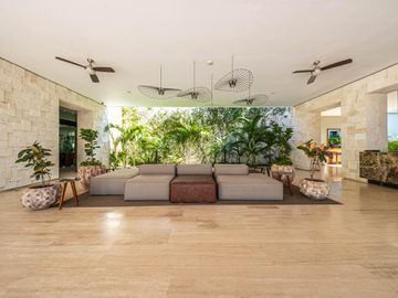 En venta: Casa Moderna en Residencial Valenia, Playa del Carmen