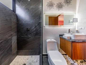 En venta: Casa Moderna en Residencial Valenia, Playa del Carmen