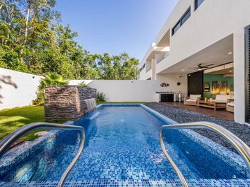 En venta: Casa Moderna en Residencial Valenia, Playa del Carmen