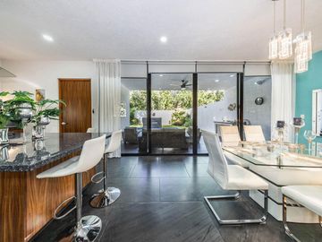 En venta: Casa Moderna en Residencial Valenia, Playa del Carmen