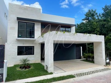 Casa en Pre Venta en Cancun, Residencial Via Cumbres