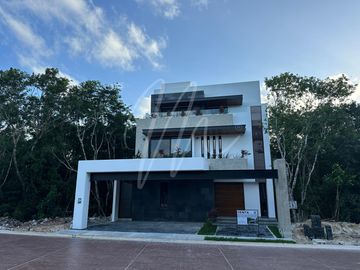 CASA EN VENTA EN CANCUN, VIA CUMBRES RESIDENCIAL