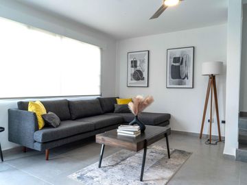 Casa en venta de 3 recámaras en zona Parque Industrial El Florido, con terraza y seguridad, Tijuana