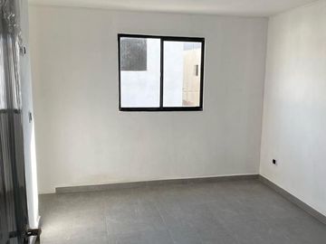 Casa en venta de 3 recámaras en zona Parque Industrial El Florido, con terraza y seguridad, Tijuana