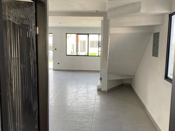 Casa en venta de 3 recámaras en zona Parque Industrial El Florido, con terraza y seguridad, Tijuana