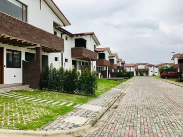 Venta de Casas 3 dormitorios en Dos Plantas a Estrenar Tipo Rústicas en La Armenia. SC