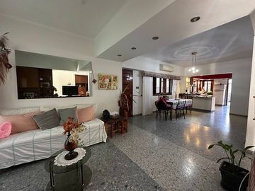 Casa en venta en Ezpeleta Este