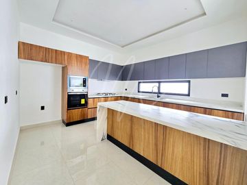 Casa en Venta en Cancun, Via Cumbres