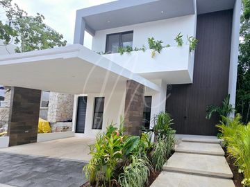Casa en Venta en Cancun, Via Cumbres
