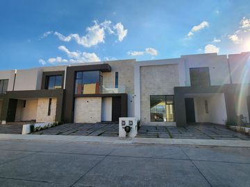Casa Venta en Vistas Altozano fraccionamiento privado áreas verdes