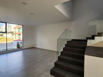 Casa Venta en Vistas Altozano fraccionamiento privado áreas verdes