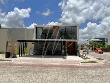 Casa en venta en Cancun Lagos del sol