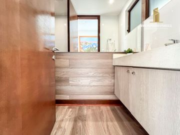 OPORTUNIDAD REÑACA VENTA DEPARTAMENTO 3D 3B MODERNO EDIFICIO