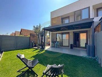 SE VENDE TOWNHOUSE EN PEÑALOLEN