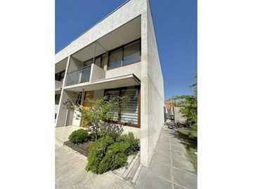 SE VENDE TOWNHOUSE EN PEÑALOLEN