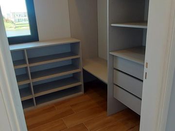 A Estrenar. 3 Dormitorios, Escritorio, Playroom y Area Servicio.
