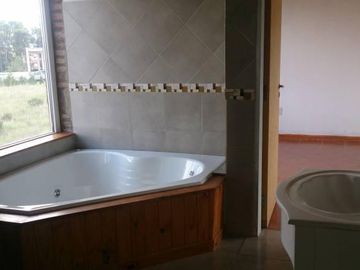 Casa de 2 dormitorios en barrio privado