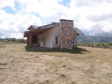 Casa de 2 dormitorios en barrio privado